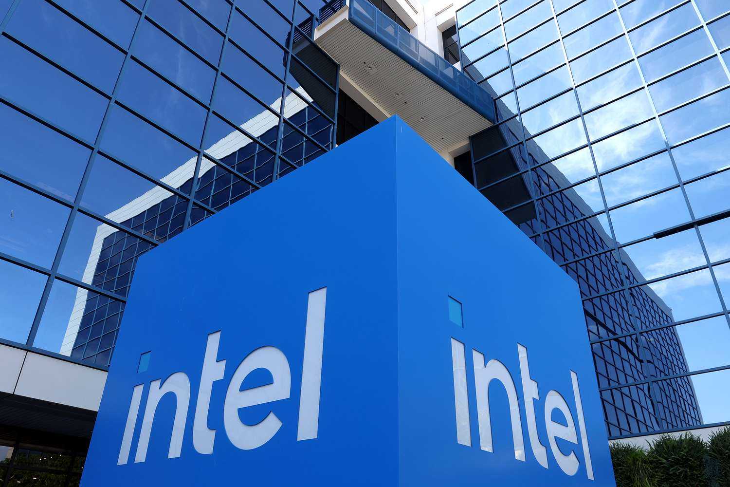 Intel Unveils Second-Gen Core Ultra Mobile Chips to Compete with Qualcomm, AMD:
